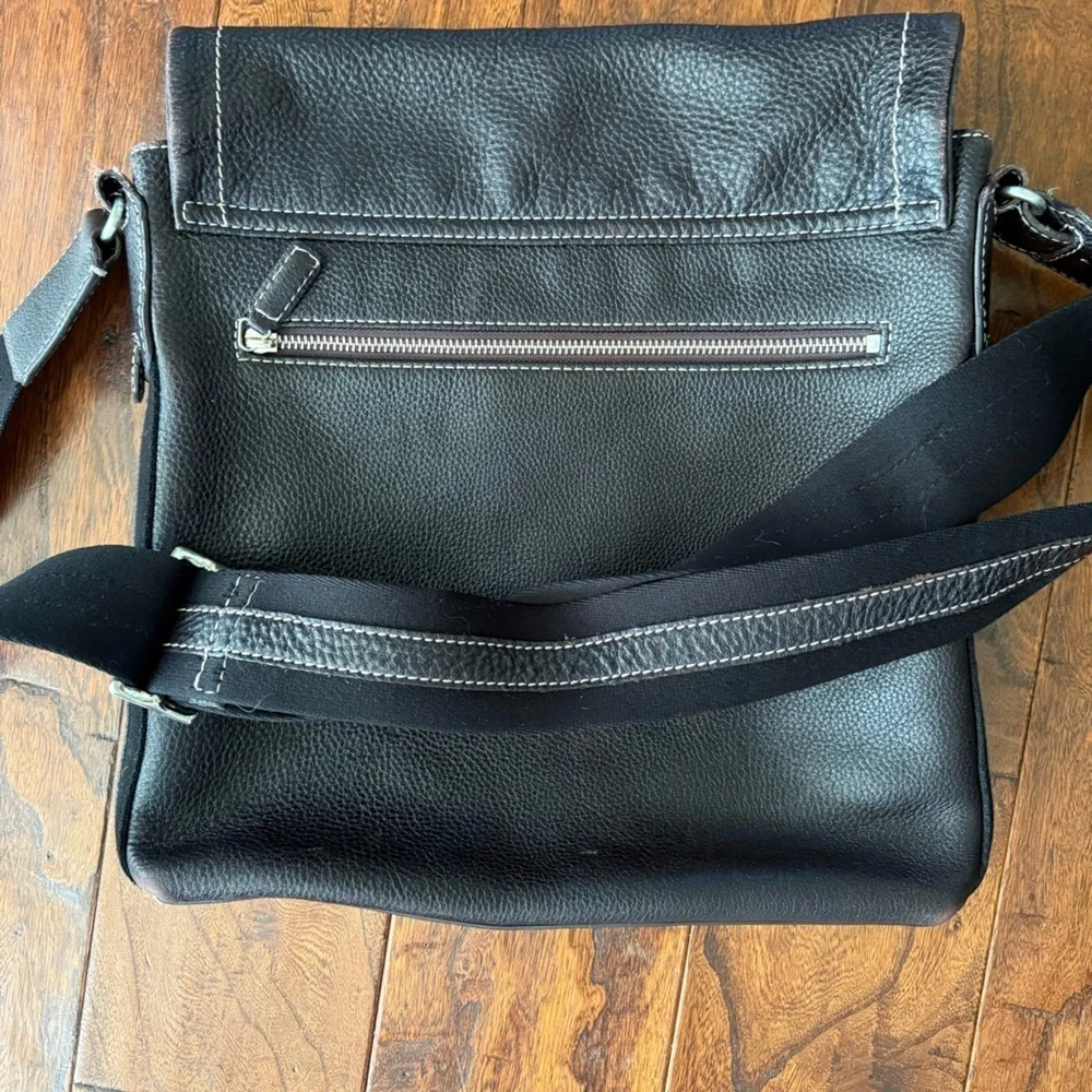Levenger Bomber Jacket Leather Laptop Messenger Bag Pebble Brown EUC